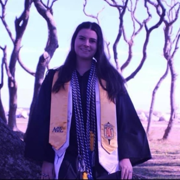 Meet your Posher, Kalyn - Picture 2 of 4